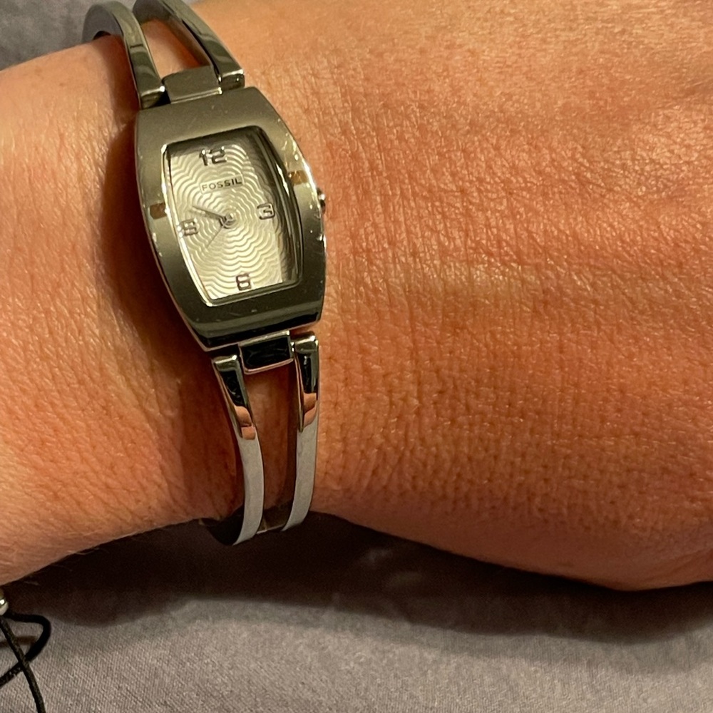Fossil bangle watch easily adjustable for size needs battery stainless steel